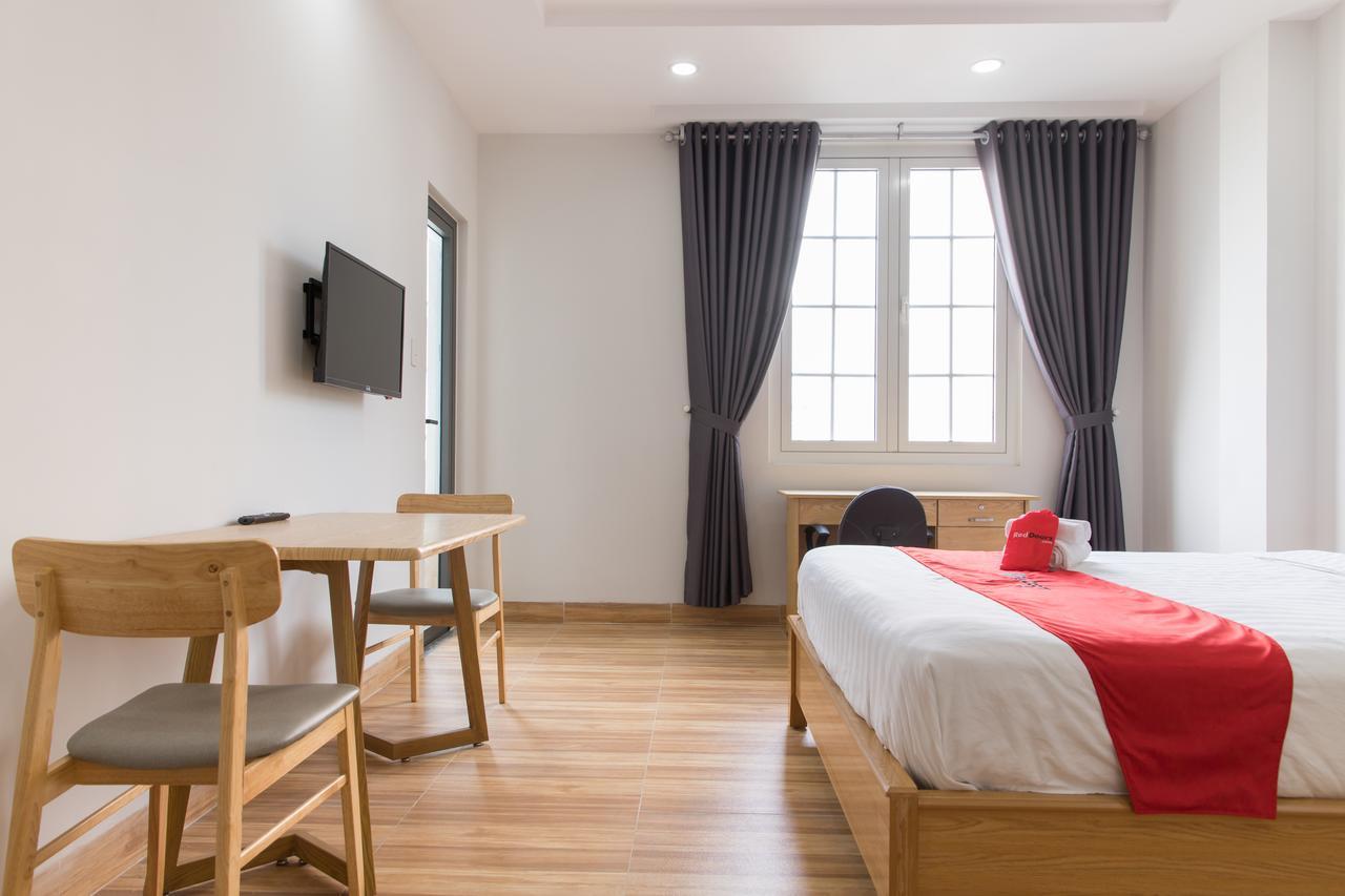 Reddoorz Premium Near E-Town Hotel Хошимин Екстериор снимка