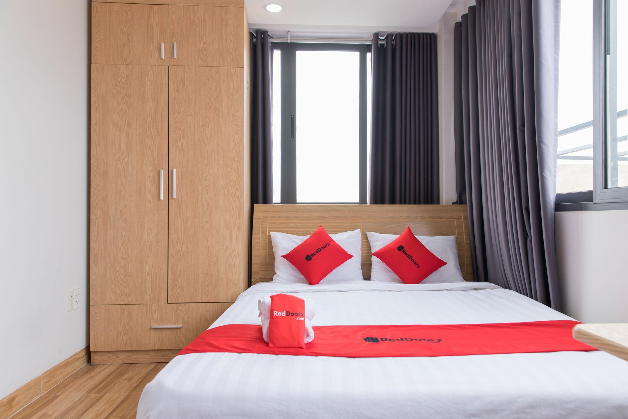 Reddoorz Premium Near E-Town Hotel Хошимин Екстериор снимка