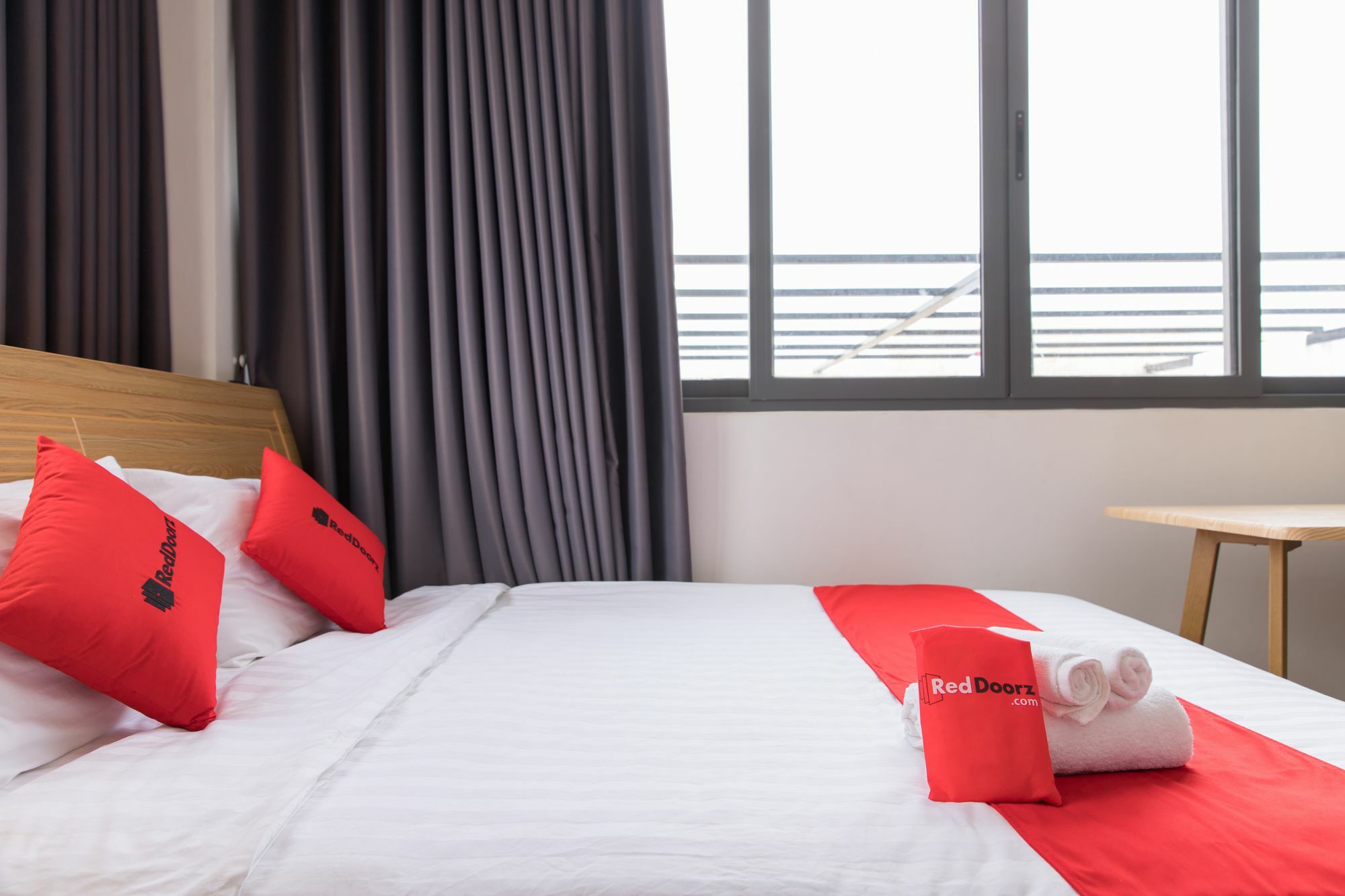 Reddoorz Premium Near E-Town Hotel Хошимин Екстериор снимка